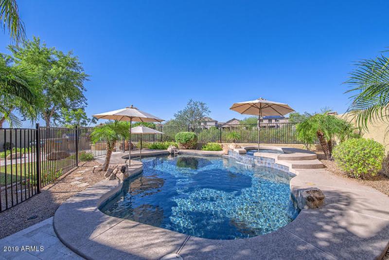 Beautiful Sparkling Pool & Spa