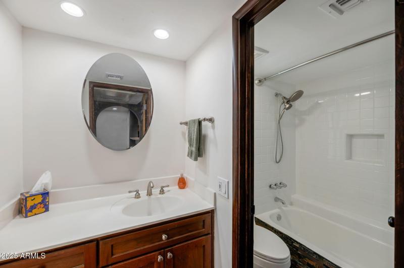 CLEAN CLEAN BATHROOM