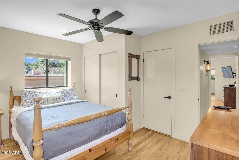 HK5A8109-w-pic-in-tv