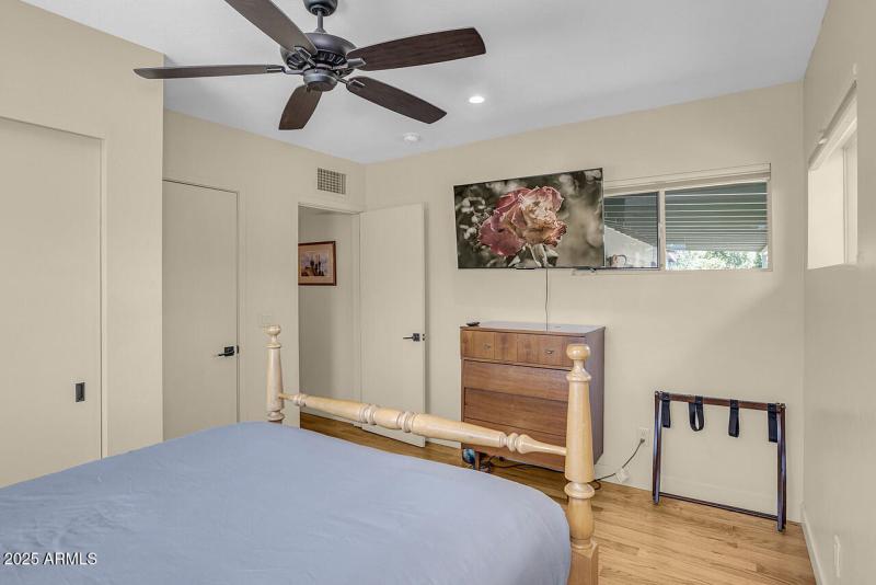 HK5A8115-w-pic-in-tv