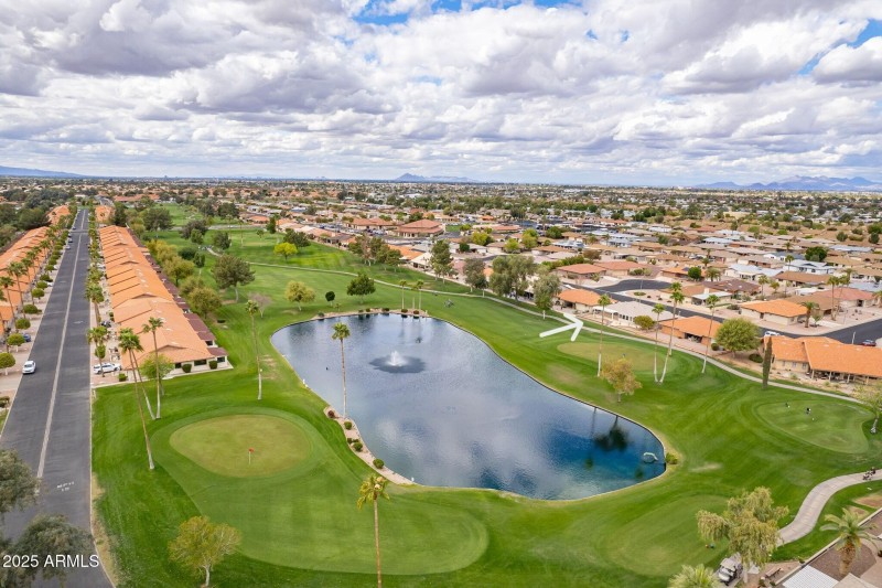 Lake & Golf in Backyard