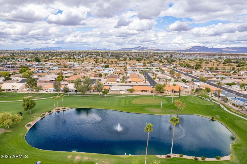 Lake & Golf in Backyard
