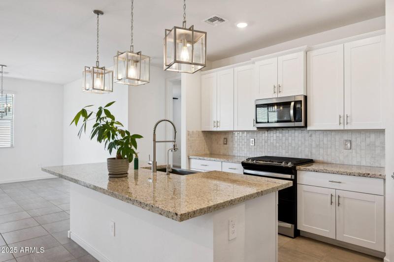 7-web-or-mls-4328-w-janie-st