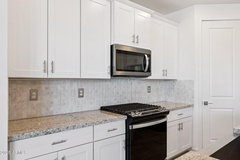 9-web-or-mls-4328-w-janie-st