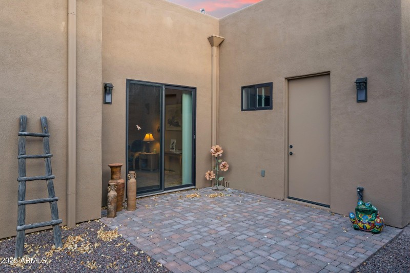 guest bedroom patio 298