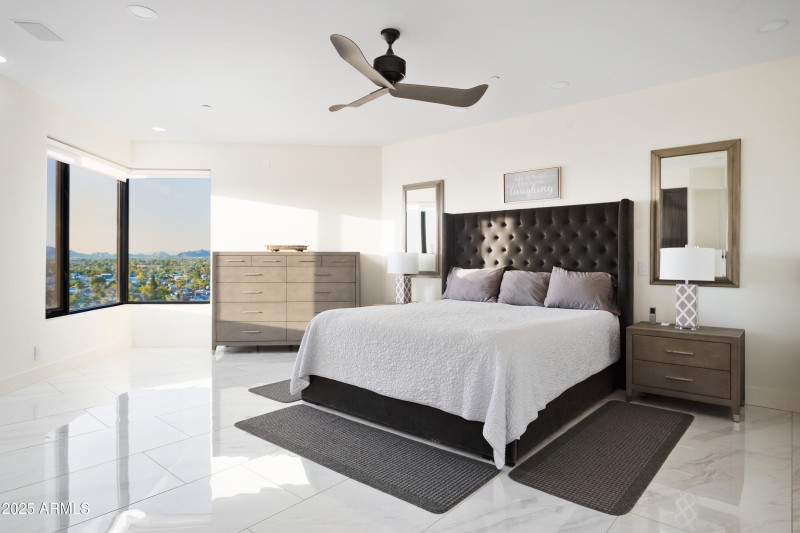 Crystal Point Penthouse-9