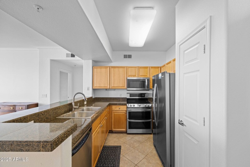 8-web-or-mls-19777-n-76th-st-3146