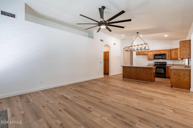 8-web-or-mls-Antiqua-8