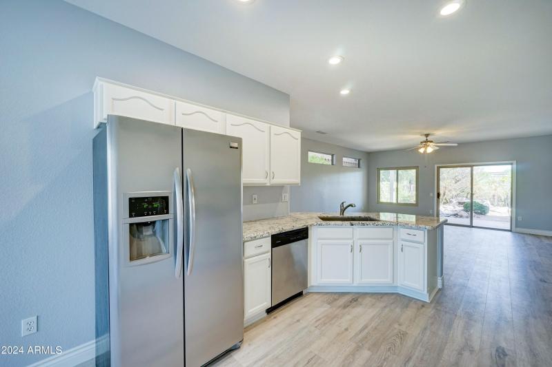 16457 W Rock Springs Ln-17