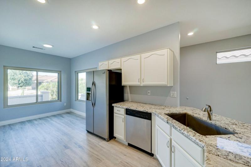 16457 W Rock Springs Ln-19