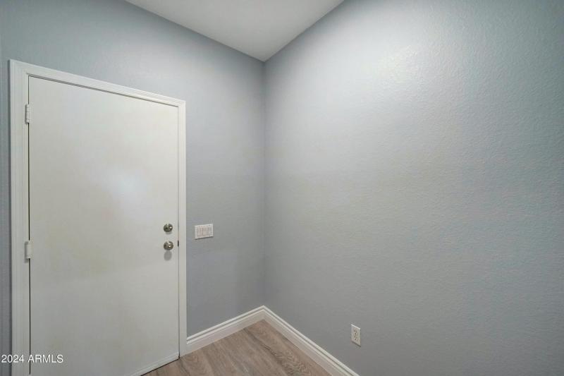 16457 W Rock Springs Ln-15