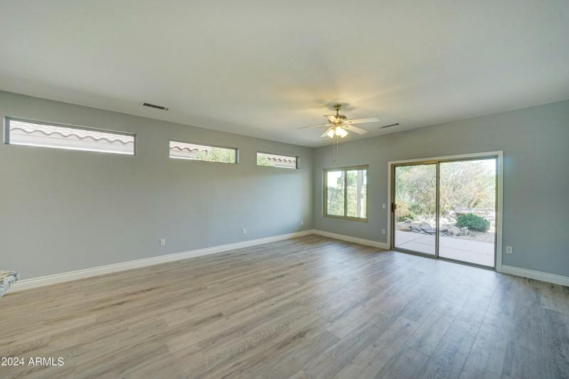 16457 W Rock Springs Ln-23