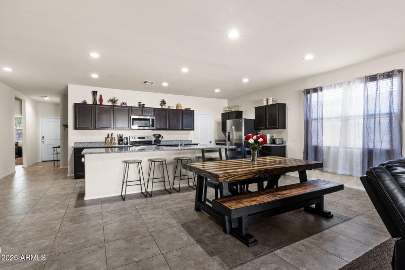 002___1042 W Avalon Canyon Dr