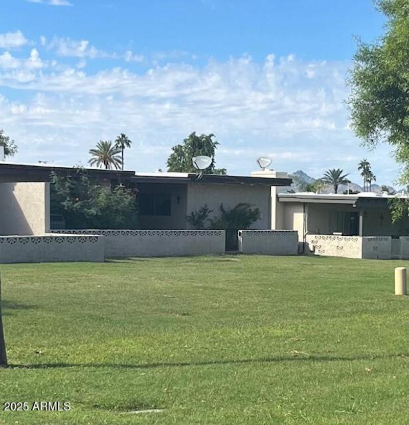 61ST ST BACK PATIO & COMMON AREA