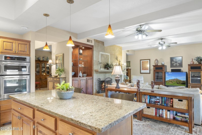 Chef's Kitchen w/ top appliances