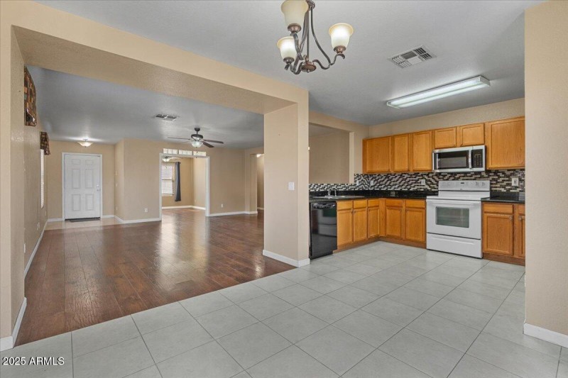 12-Dining and Kitchen