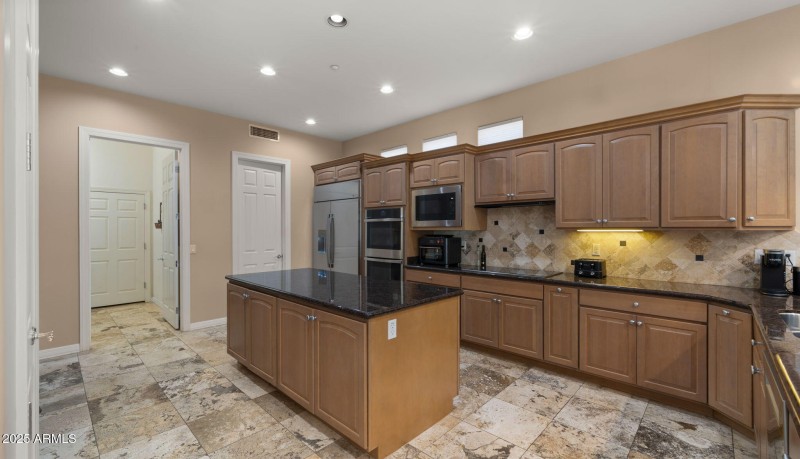 16-web-or-mls-Kitchen4