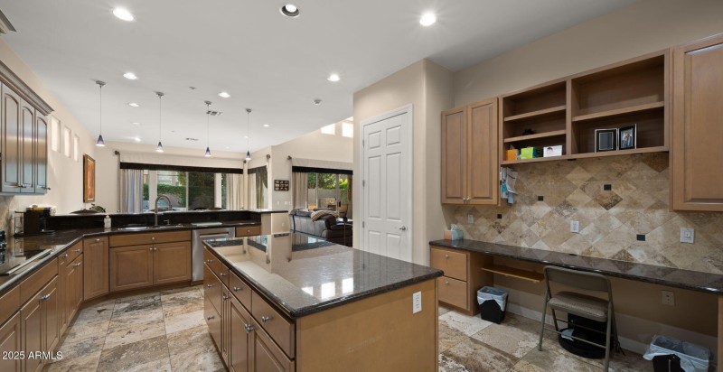 18-web-or-mls-Kitchen5