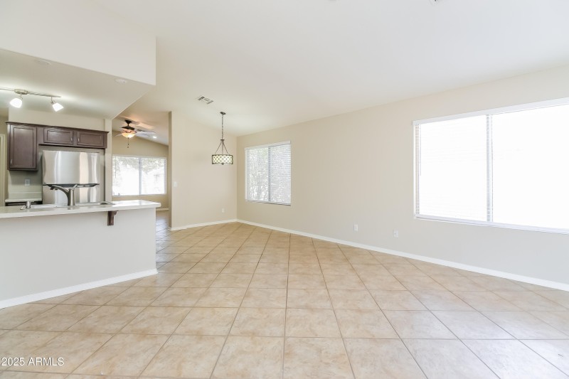 1007815.8658 E Capri AVE - Dining Room_2