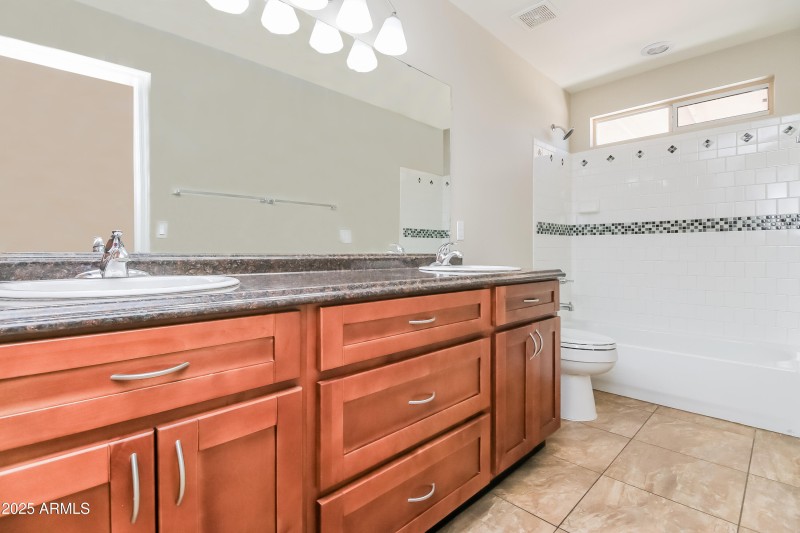 1007815.8658 E Capri AVE - Main Bathroom