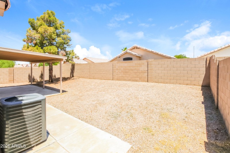 1007815.8658 E Capri AVE - Side View