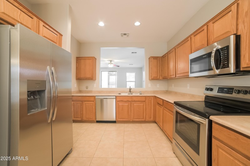 1006593.1802 S 118TH DR - Kitchen