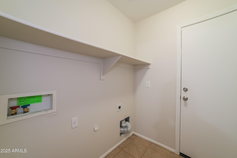 1012394.8410 S 49TH LN - Laundry Room