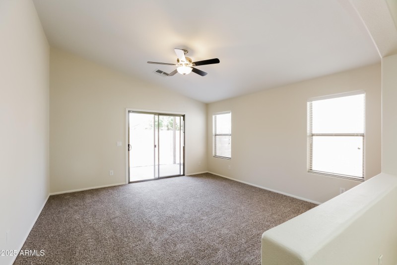 1012394.8410 S 49TH LN - Living Room_3