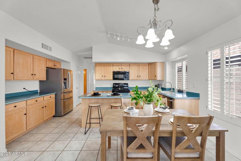 15-web-or-mls-9651 W Potter - 19