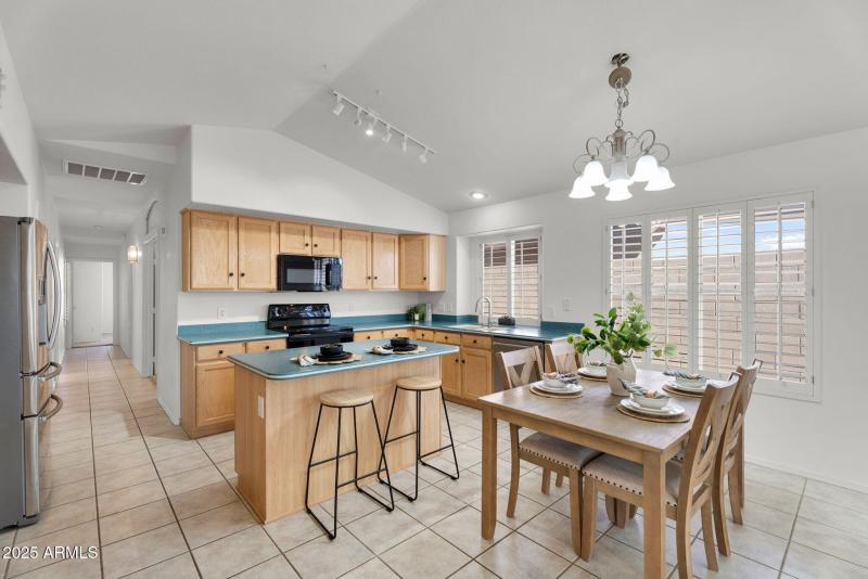 16-web-or-mls-9651 W Potter - 20