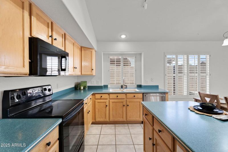 18-web-or-mls-9651 W Potter - 22