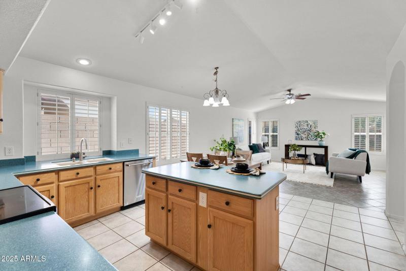 20-web-or-mls-9651 W Potter - 21