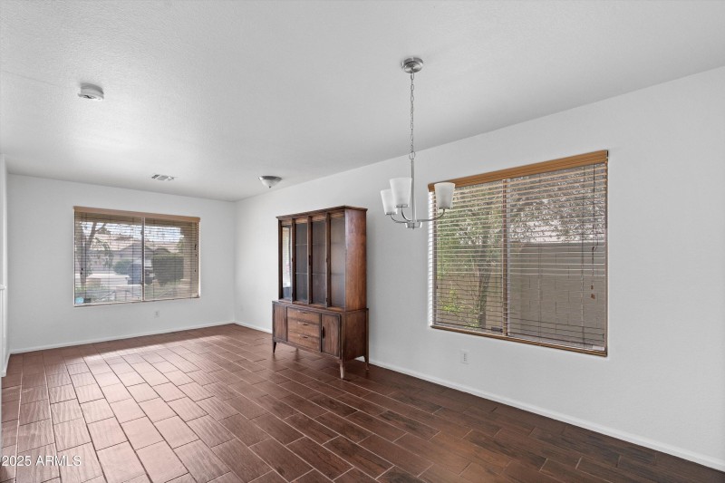 09-Living and Dining Room