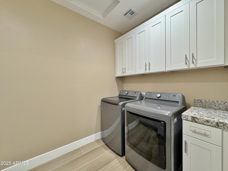 Utility roomw/washer & dryer