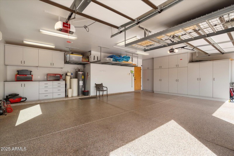 Pristine Garage Space