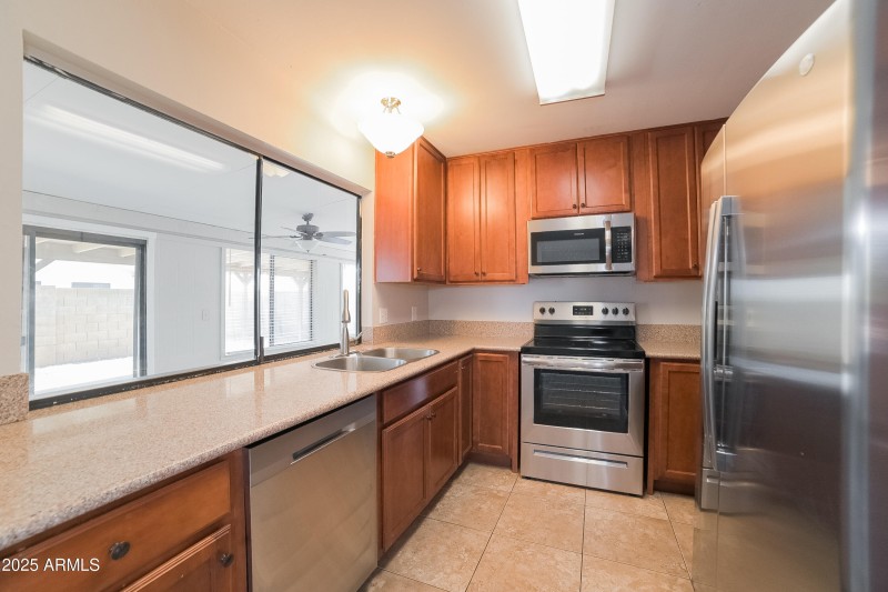 1006061.4857 W Townley AVE - Kitchen