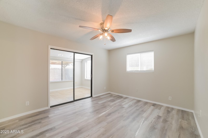 1006061.4857 W Townley AVE - Main Bedroo