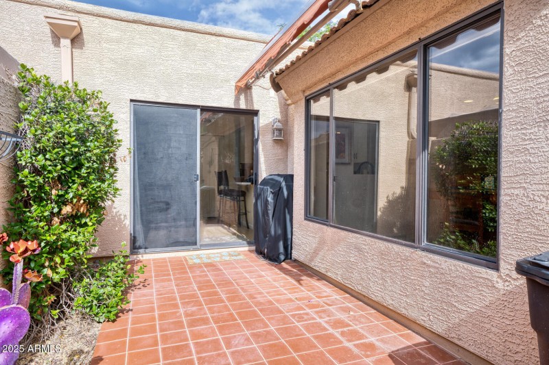 patio with sunshade