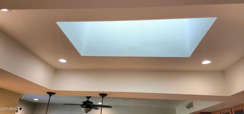 KITCHEN TRAY CEILING