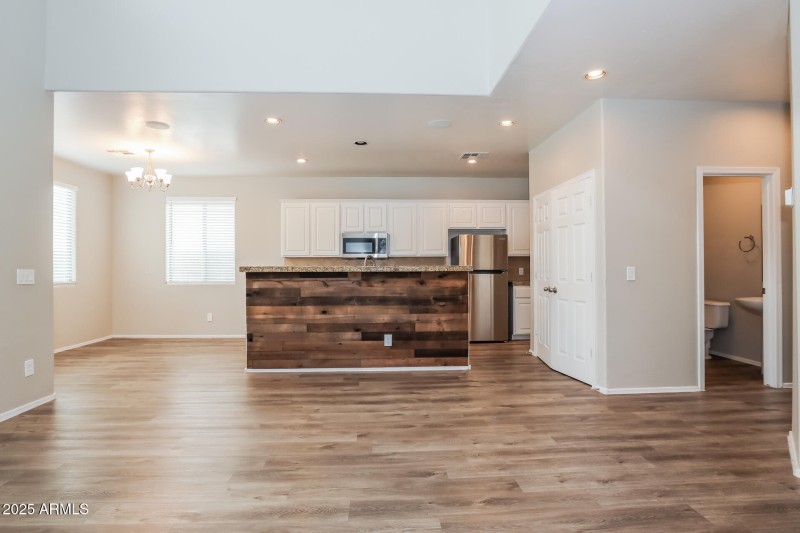 006-photo-dining-room-14878198