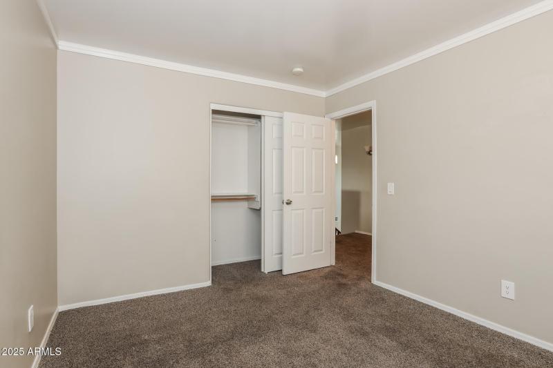 015-photo-bedroom-14878187