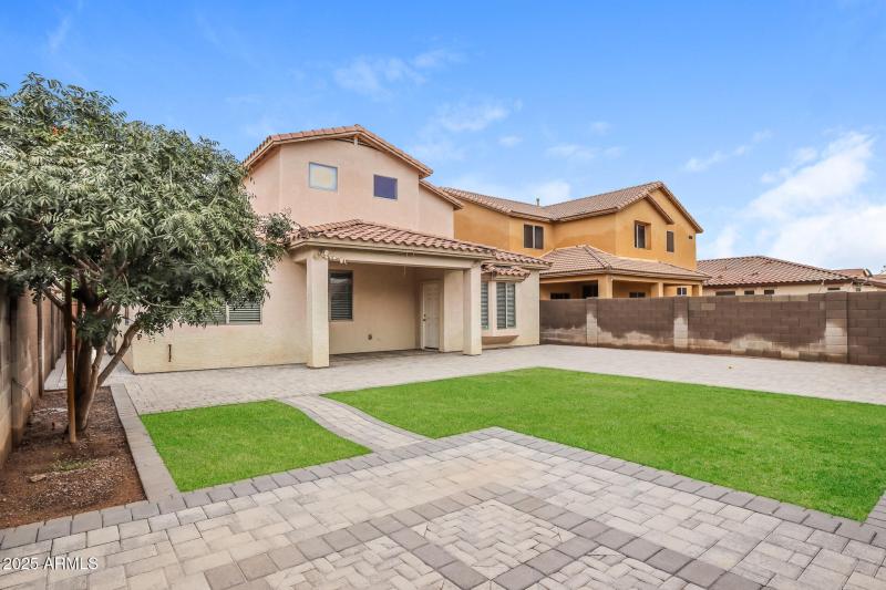 021-photo-rear-view-14878193