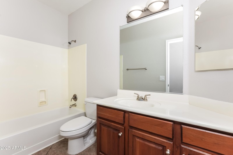 1007764.42012 W COLBY DR - Bathroom