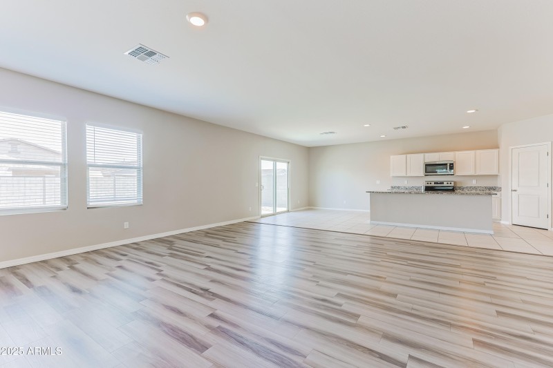 1009849.35226 W SANTA CLARA AVE - Living