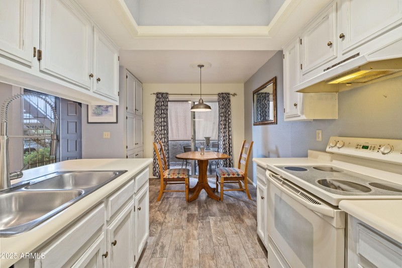 1761218649024_1761196530612ck1a8420