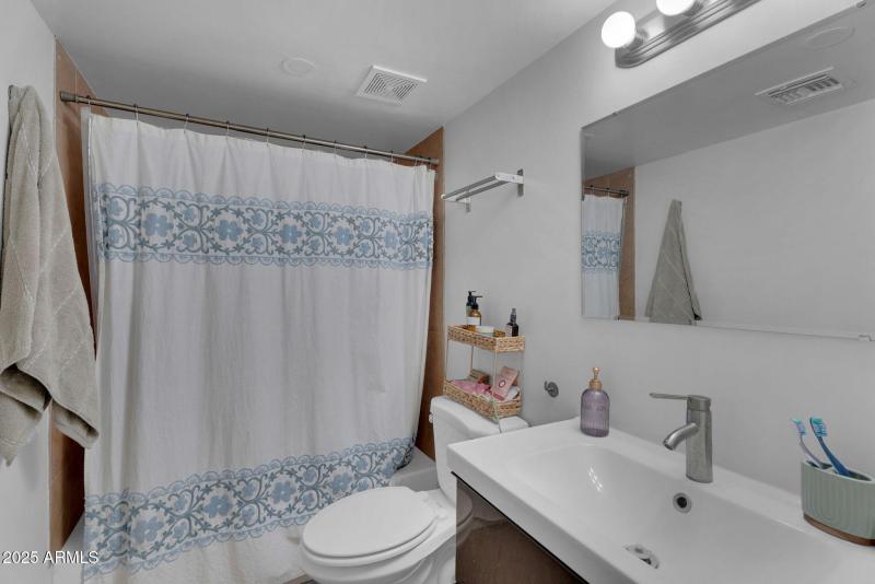 13-web-or-mls-37th St-8