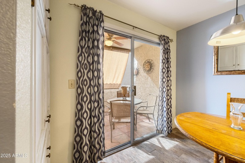 1761218660710_1761197140408ck1a8477