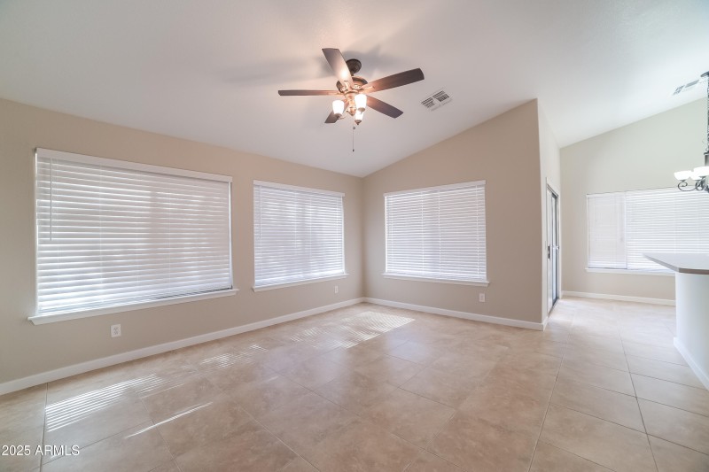 1013818.7856 W SAN MIGUEL AVE - Family R