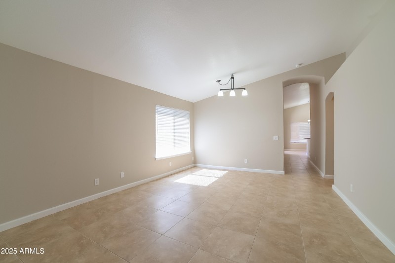 1013818.7856 W SAN MIGUEL AVE - Living R