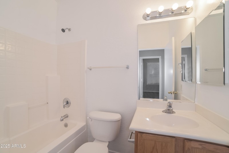 1006490.3213 N 127th DR - Bathroom